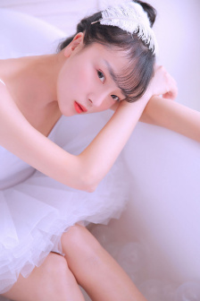 汪小菲离婚后首现身